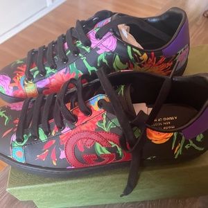 Gucci X Ken Scott Infinity Jenny sneaker black with floral design